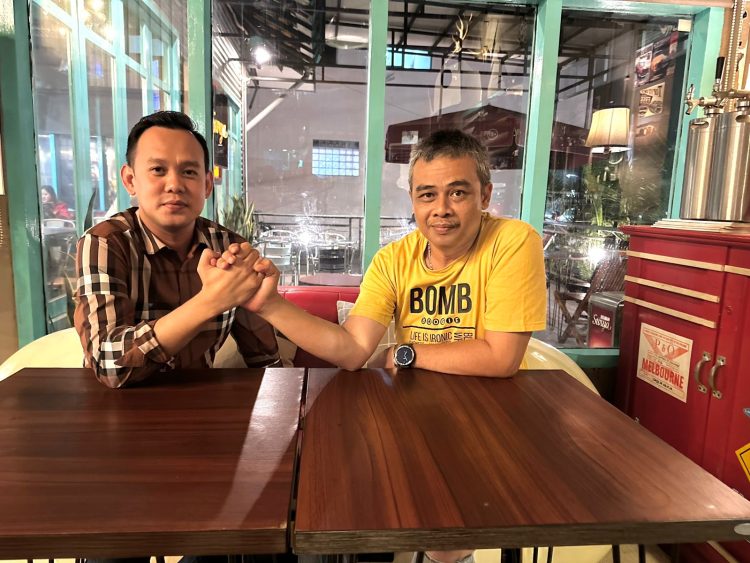 Fikri Direktur Muda Haris-Sani dan Musri Nauli Direktur Media bertemu empat mata (Foto: Ampar)