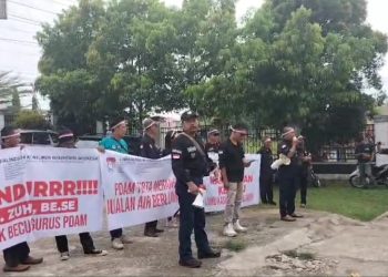 Masa Desak Dirut PDAM Tirta Merangin Dicopot Dari Jabatannya/ Foto: Anton-ampar