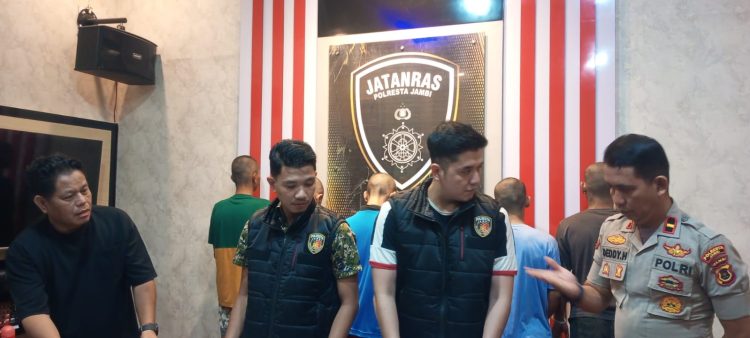 Spesialis Pencuri AC dan Penadah di Kota Jambi Diringkus Polisi/ (foto: Mhd-ampar)