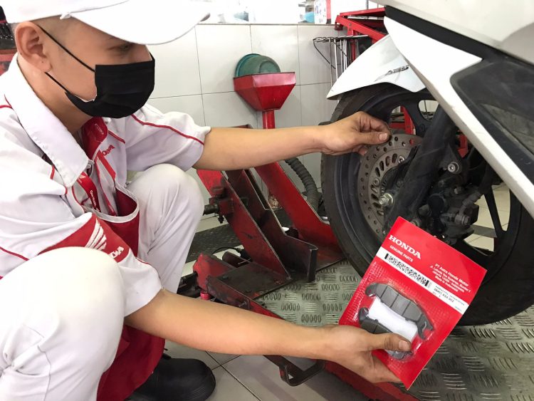 Berikut 6 Tips Cara Mudah Merawat Rem Pada Sepeda Motor/ Foto: Ajeng-Sinsen