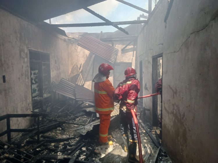 Satu Unit Rumah Ludes Terbakar/ Foto: Mhd-Ampar
