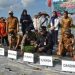 Pj Bupati Sarolangun Bachril Bakri Tanam Cabe Di Desa Ujung Tanjung/ Foto: Fdn-ampar