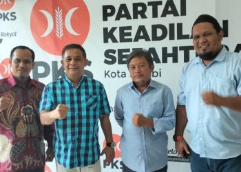 Ketua DPD Golkar Kota Jambi Budi Setiawan dan Ketua DPD PKS Kota Jambi Hizbullah, bertemu empat mata bahas Pilwako Jambi 2024. Selasa (7/5/2024)/ Foto: ampar