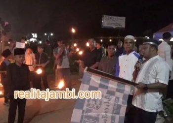 Wabup Tanjab Timur Melepas Pawai Obor dan Takbiran Idul Fitri 1445 H/ Foto: realitajambi