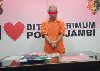 Pelaku pedofil saat diamankan Polisi/ Foto: mhd-ampar