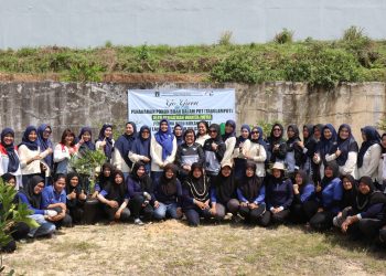 Kunjungi Lapas Perempuan Jambi, Persatuan Wanita Patra Zona 1 Serahkan Bantuan Tanaman Buah dalam Pot (Tabulampot)/ Foto: Tania