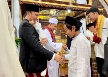 Ketua DPRD Jambi Beserta Keluarga Shalat Idul Adha di Masjid Seribu Tiang/ Foto: hadian