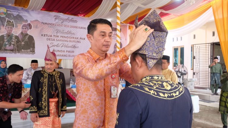 Pj Bupati Bachyuni: Selamat Kepada Badrun Selaku Pemangku Adat Desa Sarang Burung 16 Mei 2024