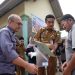 Pj Bupati Muaro Jambi Serahkan Sertifikat Redistribusi Tanah di Desa Talang Belido