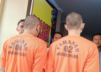 Dua pelaku saat diamankan polisi/ Foto: mhd-ampar
