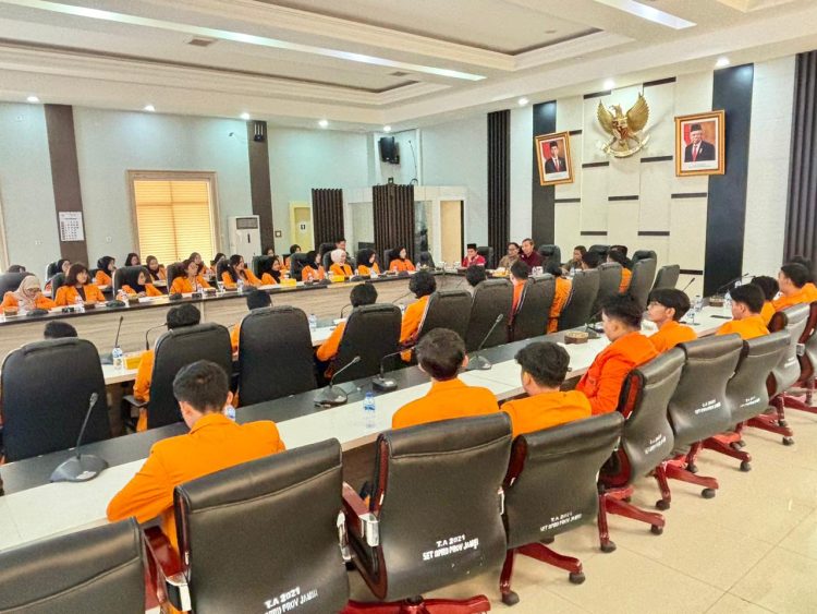 Edi Purwanto Paparkan Tugas dan Fungsi DPRD ke 84 Mahasiswa Fakultas Hukum Unja/ Foto: Hadian