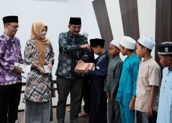Bupati Anwar Sada: Sunatan Masal di Tanjab Barat, Momentum Kebersihan dan Kepedulian Sosial
