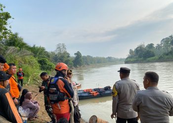 Kelelahan Berenang, Andi Tenggelam Terbawa Arus Sungai Batang Tebo; Tim SAR Lakukan Pencarian