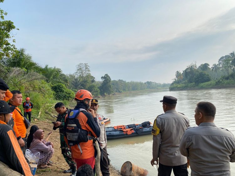 Kelelahan Berenang, Andi Tenggelam Terbawa Arus Sungai Batang Tebo; Tim SAR Lakukan Pencarian