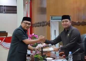 Mewakili Bupati, Pj Sekda Tanjab Barat sampaikan nota pengantar rancangan perubahan KUA dan PPAS APBD TA 2024