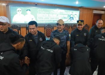 Bupati Tanjab Barat Lepas 33 Atlet Muda untuk Popda Jambi 2024