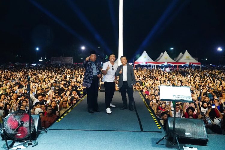 Konser Kemerdekaan Bersama Denny Caknan, Ribuan Masyarakat Tumpah Ruah Padati Lapangan Guebrnuran Jambi