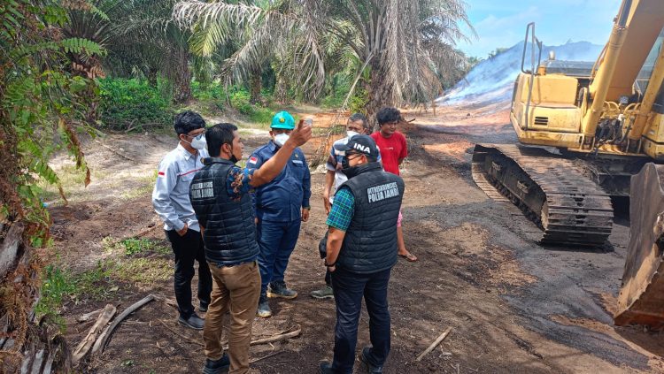 Polisi Usut Stockoile Batubara PT BBI Terbakar di Sungai Gelam/ Foto/ Mhd/ ampar