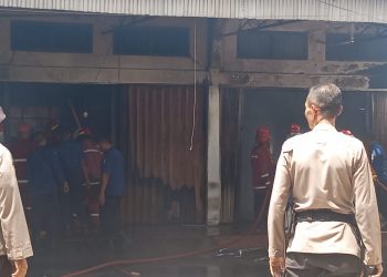 Toko Service Komputer Ludes Terbakar