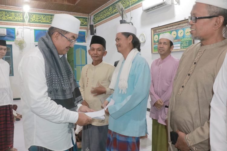 Bupati Tanjab Barat Gelar Safari Subuh di Masjid Jami' Darussalam