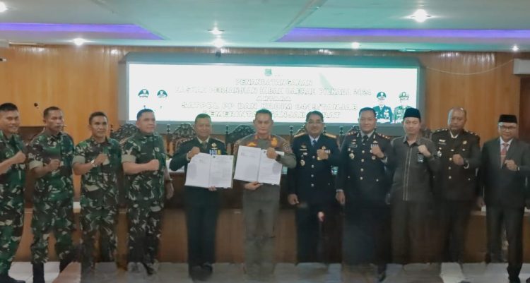 Pemkab Tanjab Barat Teken NPHD untuk Pengamanan Pilkada Serentak 2024