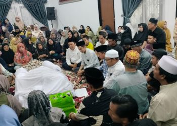 Al Haris Melayat ke Rumah Duka Rektor UIN Jambi Prof As'ad Isma