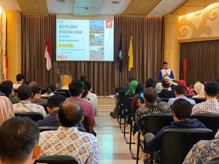 Ini Rahasia Keselamatan Berkendara Ala Anak Muda di Seminar AHM “Slow Down, Life Up”