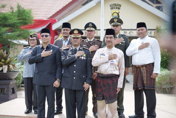 Pj Bupati Muaro Jambi menghadiri acara HUT Bhayangkara yang ke-78