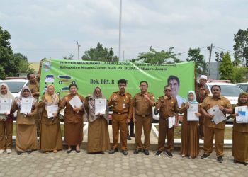 Pj Bupati Raden Najmi Serahkan Mobil Ambulance kepada 9 Puskesmas