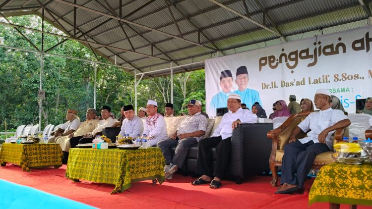 Ribuan Warga Hadiri Tabligh Akbar Haris-Sani Bersama Das'ad Latif di Sebapo