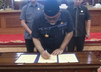 Pjs. Gubernur Sudirman bersama DPRD Provinsi Jambi Sepakati Ranperda Kawasan Tanpa Rokok