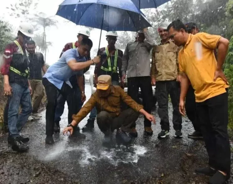 Bupati Rejang Lebong Secara Resmi Menandai Titik Nol Pembangunan Jalan Curup Utara - Bermani Ulu/ FOTO/ ampar