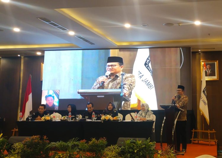 KPU Kota Jambi Resmi Tetapkan Maulana-Diza Hazra Aljosha Walikota dan Wakil Walikota Jambi Pemenang Pilwako / foto/ melly / ampar