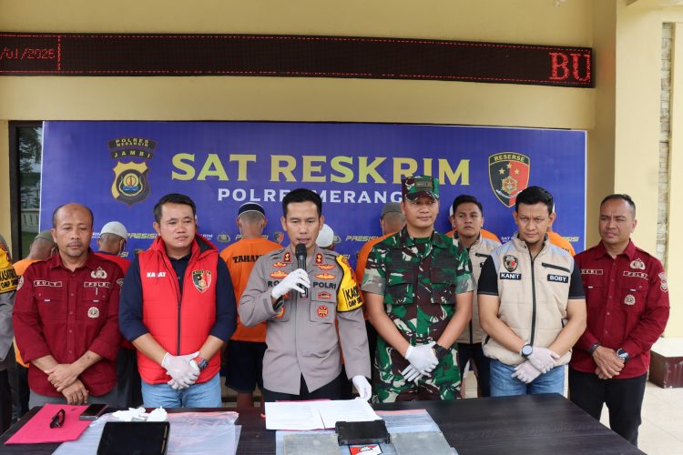 Berantas PETI, Polres Merangin Tangkap 8 Tersangka Dan 1 Unit Alat Berat Disita/ Foto/ anton