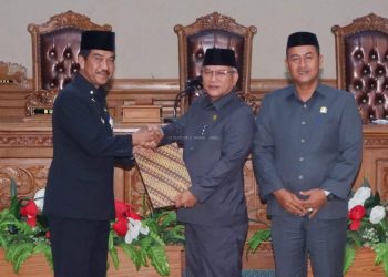 Pj Bupati Raden Najmi Sampaikan Tiga Ranperda Kepada DPRD Kabupaten Muaro Jambi/foto/adv