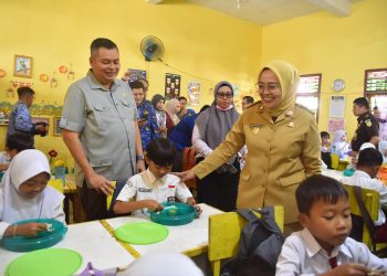 Pj Wali Kota Jambi Tinjau Launching Makan Bergizi Gratis di 14 Sekolah/foto/adv