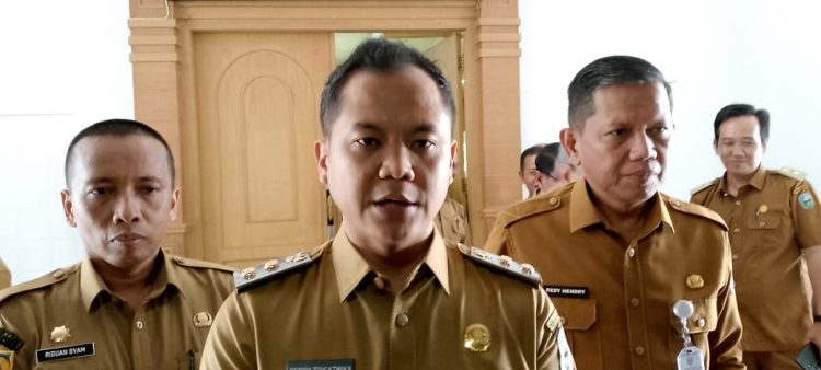 Hari Pertama Ngantor, Wabup Sarolangun Langsung Buka Sosialisasi Program 100 Hari Kerja/ foto (Fdn/ampar)