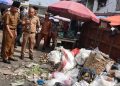 Wabup Merangin H A Khafid Pantau Tumpukan Sampah di Pasar Baru/foto/adv