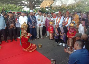 Bupati dan Wabup Lebong Disambut Secara Adat/ foto/ ampar