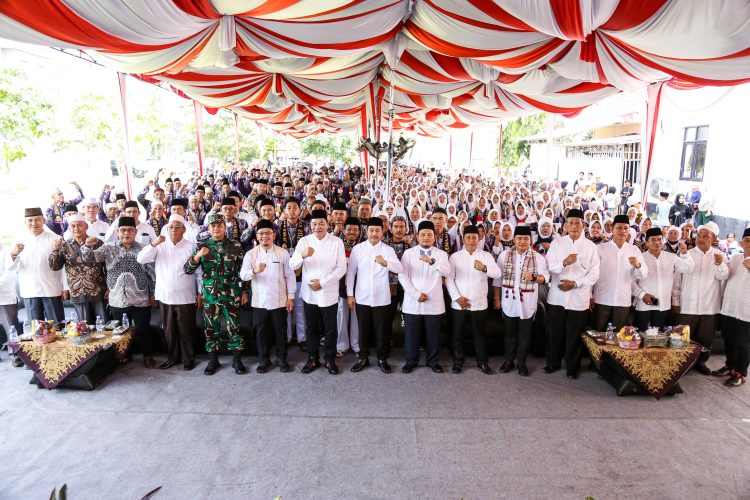 Bupati M Toha Bersama Wabup Rohman Lepas Ratusan Calon Jamaah Haji 2025