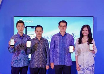 (Ki-ka) Mr. Min Park - Treasury PT Ciptadana Sekuritas Asia; Mr. Won Young Lim - Head of Corporate Strategy PT Ciptadana Sekuritas Asia; John Herry Teja - President Director PT Ciptadana Sekuritas Asia; Zabrina Raissa - Head of Online Trading PT Ciptadana Sekuritas Asia pada peluncuran PinePick, platform trading generasi baru yang diadakan pada hari Kamis, 8 Mei 2025 di Ritz Carlton Hotel Pacific Place, Jakarta.