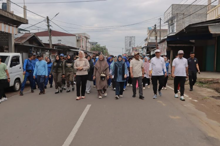 Bupati Tanjab Barat Ajak Warga Jalan Santai Peringati Hari Lahir Pancasila
