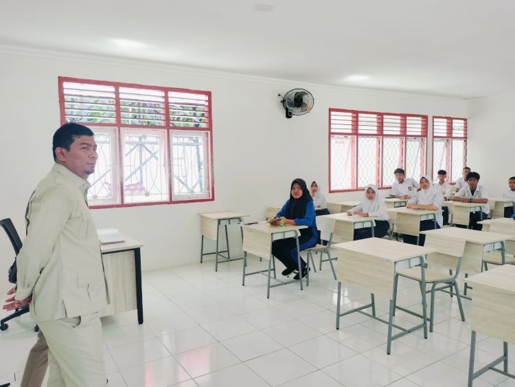Rocky Candra Tinjau Sekolah Rakyat Menengah Atas 5 Jambi/ (Foto: ampar)