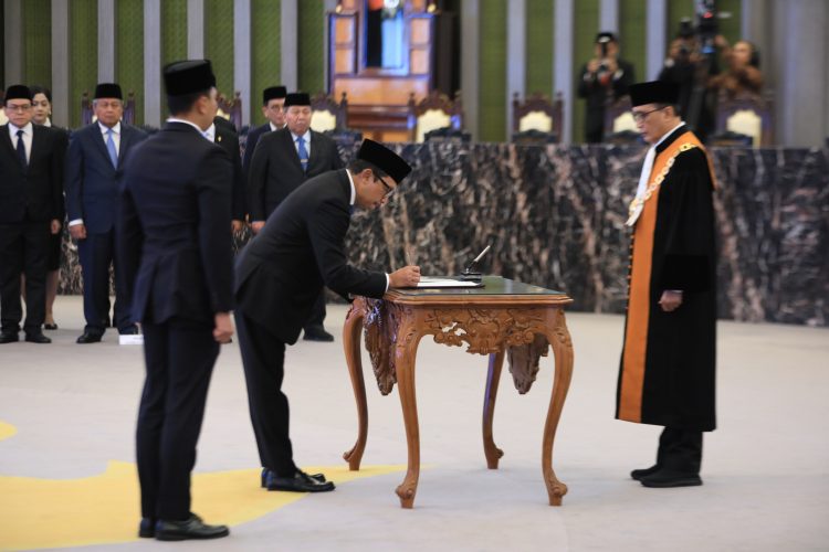 Juda Agung Diangkat Sebagai Anggota Dewan Komisaris OJK Ex-Officio Bank Indonesia 