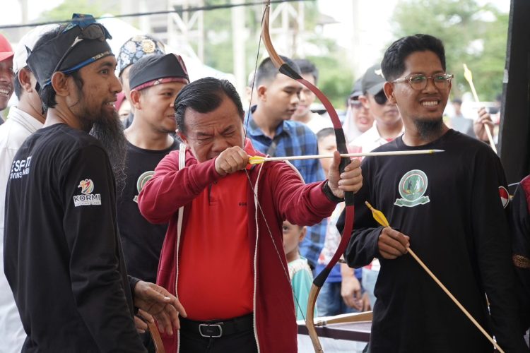 Gubernur Jambi Buka Festival Olahraga Tradisional dan Kreasi Budaya 2025