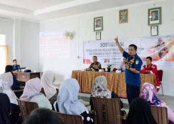 Kepala Dinas Damkar Kota Jambi, Mustari Affandi, berbagi tips dan pengalaman langsung kepada peserta tentang langkah-langkah pencegahan kebakaran di lingkungan rumah tangga