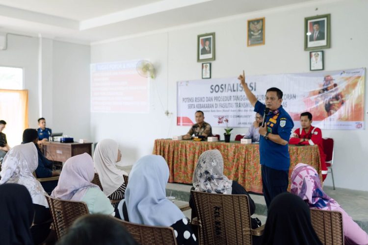 Kepala Dinas Damkar Kota Jambi, Mustari Affandi, berbagi tips dan pengalaman langsung kepada peserta tentang langkah-langkah pencegahan kebakaran di lingkungan rumah tangga