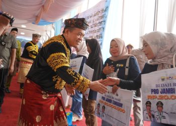 Al Haris Berikan Bantuan Bedah Rumah untuk 31 Kepala Keluarga di Keirnci