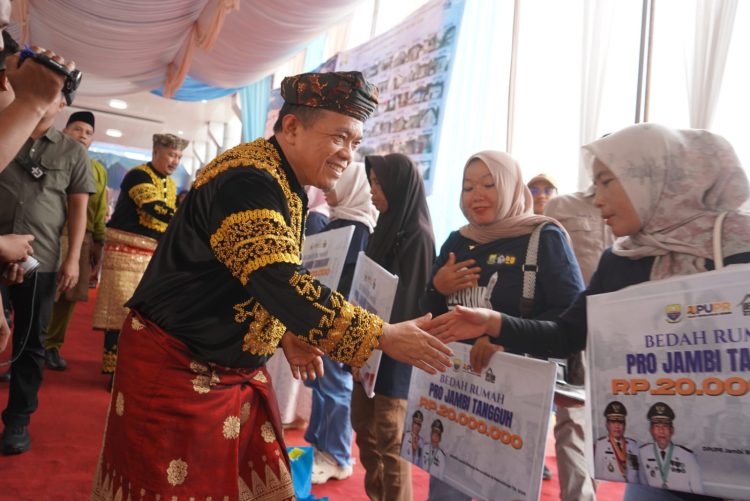 Al Haris Berikan Bantuan Bedah Rumah untuk 31 Kepala Keluarga di Keirnci