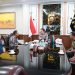 JAMBI - Kepala Kepolisian Daerah (Kapolda) Jambi Irjen Pol Krisno H Siregar didampingi Dirresnarkoba Kombes Pol Dewa Made Palguna menerima kunjungan silaturahmi Kepala Badan Narkotika Nasional (BNN) Provinsi Jambi yang baru Brigjen Pol. Asep Saepudin, S.I.K bertempat di ruang kerja Kapolda, Selasa (13/1/2026). Dalam kunjungan silaturahmi tersebut, Kepala BNN Jambi Brigjen Pol. Asep Saepudin, S.I.K turut didampingi Kabid Berantas dan Intelijen Kombes Pol Rahmad Rasnova, S.T., Kabag Umum Emmanuel Henry Wijaya, S.H., M.H dan Penyidik Madya AKBP. Suparman, S.S., M.H. Kegiatan ini menjadi langkah awal penguatan koordinasi dan sinergi dalam upaya pemberantasan peredaran gelap narkoba di wilayah Provinsi Jambi. Pertemuan berlangsung dalam suasana hangat dan penuh semangat kebersamaan, dengan pembahasan utama terkait pelaksanaan tugas pemberantasan narkoba, penindakan jaringan peredaran gelap, serta strategi pencegahan yang melibatkan lintas sektor. Kapolda Jambi Irjen Pol Krisno melalui Kabid Humas Polda Jambi, Kombes Pol. Erlan Munaji, menyampaikan bahwa silaturahmi ini merupakan bentuk komitmen bersama antara Polda Jambi dan BNNP Jambi dalam menjaga generasi muda dari ancaman narkoba. “Kapolda Jambi menyambut baik kunjungan Ka BNNP Jambi yang baru. Sinergi antara Polda Jambi dan BNN Provinsi Jambi selama ini sudah berjalan dengan baik dan akan terus diperkuat, khususnya dalam penegakan hukum, pertukaran data intelijen, serta operasi bersama pemberantasan narkoba,” ujar Kombes Pol. Erlan Munaji. Lebih lanjut dijelaskan, kejahatan narkotika merupakan kejahatan luar biasa yang membutuhkan kolaborasi kuat antar lembaga. Oleh karena itu, komunikasi intensif dan kesamaan langkah menjadi kunci dalam menekan peredaran narkoba di Jambi. “Polda Jambi siap mendukung penuh program dan kebijakan BNNP Jambi. Dengan sinergi yang solid, diharapkan upaya pencegahan dan pemberantasan narkoba dapat berjalan lebih efektif dan berkelanjutan,” tambahnya. Seperti yang diketahui Kapolda Jambi Irjen Pol Krisno H Siregar telah banyak menangani kasus narkoba terutama saat dirinya menjadi Direktur Tindak Pidana Narkoba Bareskrim Polri dari tahun 2020-2023. Berbagai macam prestasi serta pengungkapan telah dilakukan nya seperti penangkapan 40 kg Sabu pada tahun 2020 dimedan dan masih banyak lagi. Melalui silaturahmi ini, diharapkan terbangun koordinasi yang semakin erat antara Polda Jambi dan BNN Provinsi Jambi dalam mewujudkan Jambi yang bersih dari penyalahgunaan dan peredaran gelap narkoba.